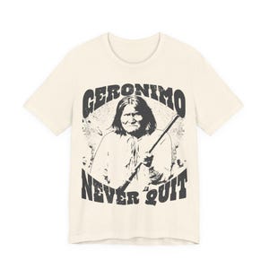 Geronimo, Never Quit premium T-shirt, inspiratie Warrior Spirit Strength
