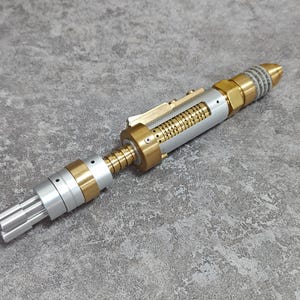Doctor Who The Master&#39;s Laser Sonic Screwdriver Metal Cosplay Prop Retractable Laser Screwdriver Metal Screwdriver