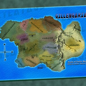 Puede incluir: Un mapa de la tierra ficticia de Gillengaria, dividida en doce regiones, incluyendo Danalustrous, Tili, Merrenstow, Helven, Kianlever, Coravann, Nocklyr, Gisselless y Lirrenlands. El mapa está titulado "Realm of Twelve Houses" e incluye el texto "Books by Author: Sharon Shinn".