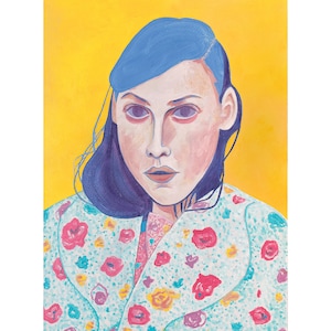 以下が含まれることがあります： 青い髪の女性が花柄の白いジャケットを着ている絵画。背景は黄色です。