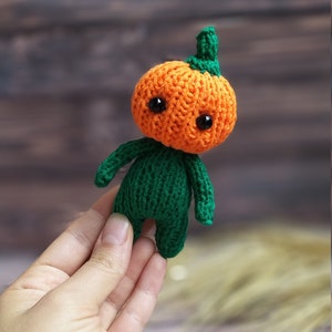 Easy Knitted Pumpkin Pattern Halloween toy knitting pattern Pumpkin baby toy Keychain pumpkin pattern image 3