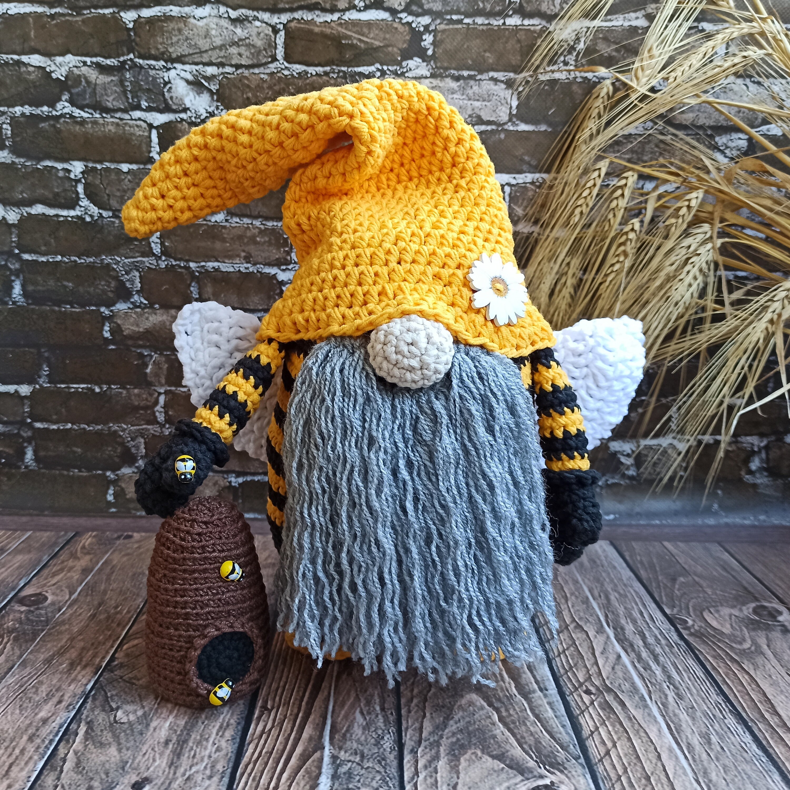 This Adorable Bee No-Sew Gnome Pattern is So Fun and Has DIY Wings!