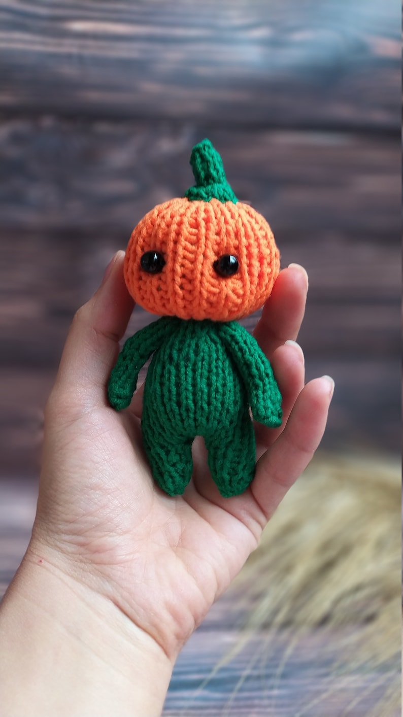 Easy Knitted Pumpkin Pattern Halloween toy knitting pattern Pumpkin baby toy Keychain pumpkin pattern image 2