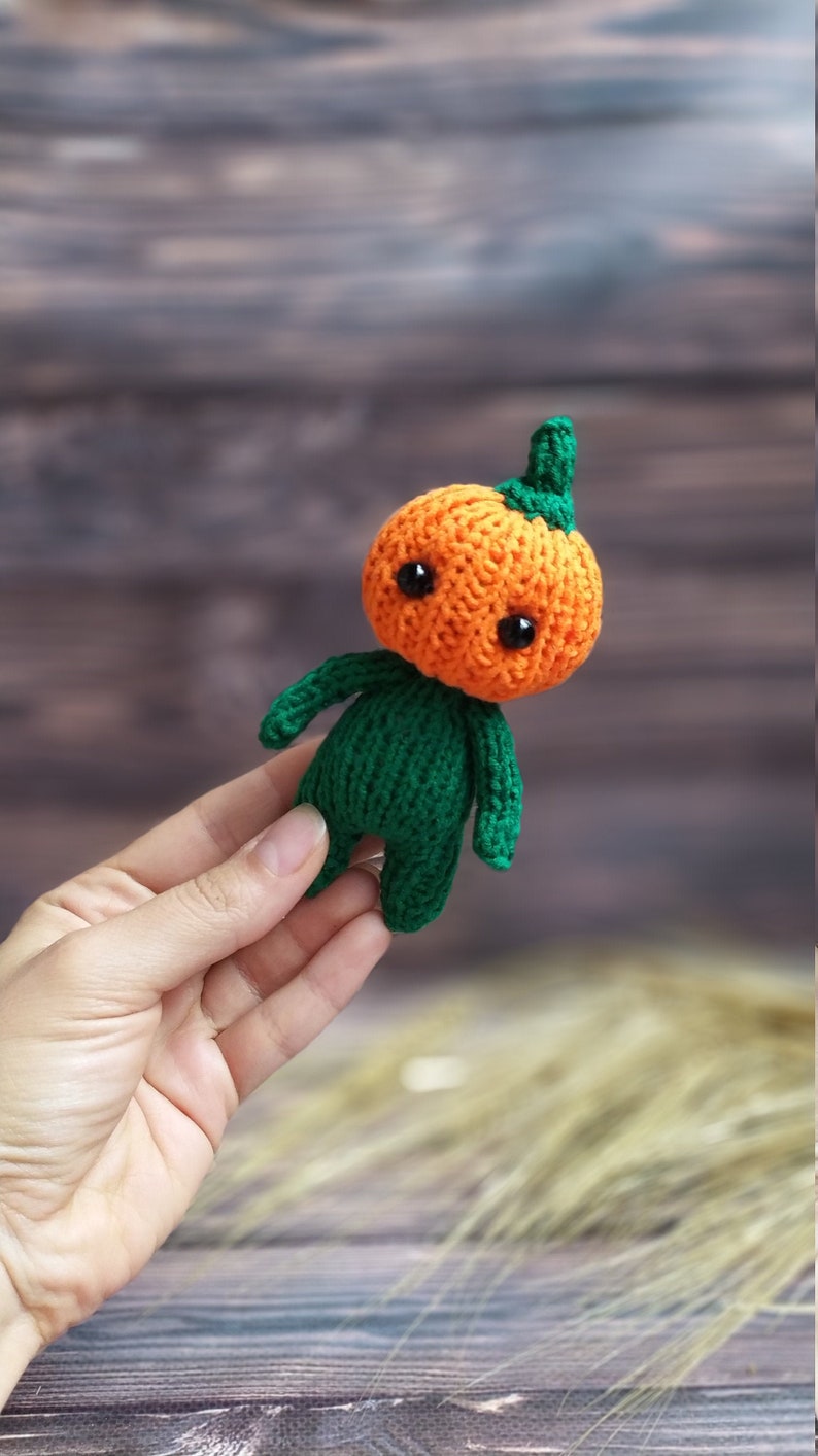Easy Knitted Pumpkin Pattern Halloween toy knitting pattern Pumpkin baby toy Keychain pumpkin pattern image 1
