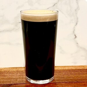Original Irish Stout Beer Glass on the Guinness Posters Original Guinness Glass 20 oz bild 3