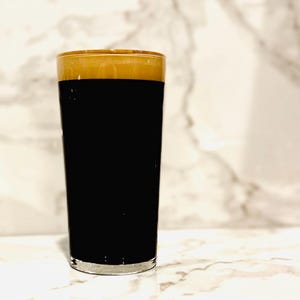 Original Irish Stout Beer Glass on the Guinness Posters Original Guinness Glass 20 oz bild 6