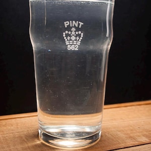 British Crown Imperial Pint Glass Etched England Beer Glass 20 oz