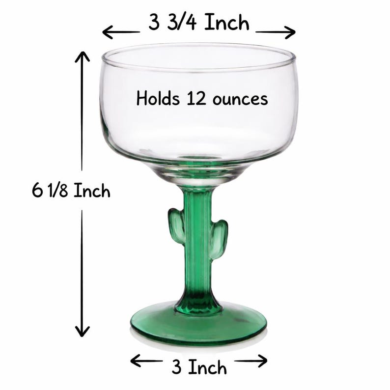 Pu&ograve; includere: Un bicchiere da margarita trasparente con stelo e base a forma di cactus verde. Il bicchiere contiene 355 ml ed &egrave; alto 15,5 cm. Il bordo &egrave; largo 9,5 cm e la base 7,6 cm.
