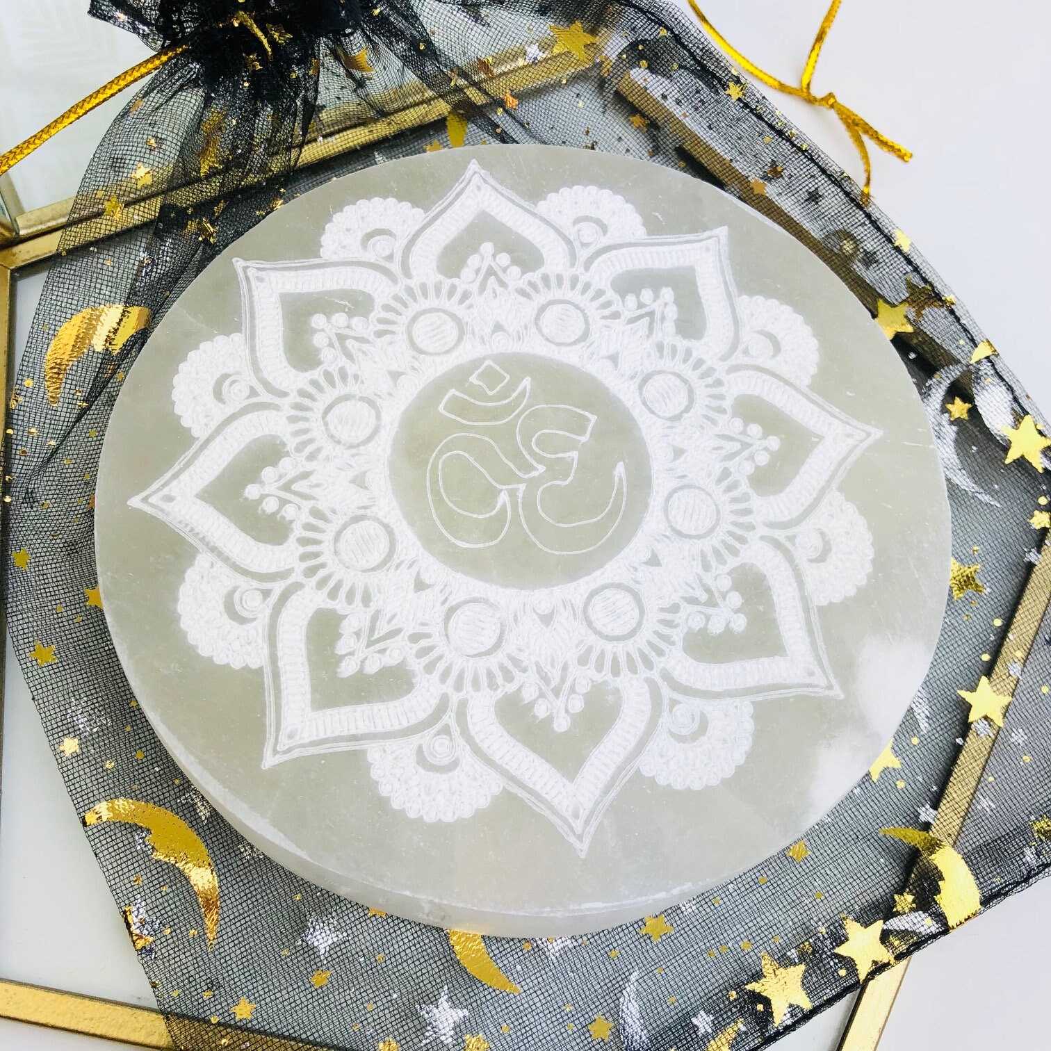 Plaque Sélénite 10cm Symbole Om