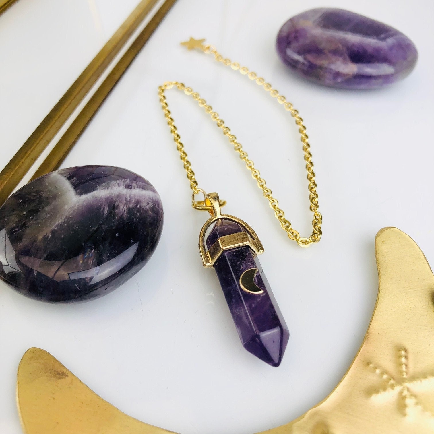 Pendule Divinatoire en Pierre Améthyste et Lune Dorée