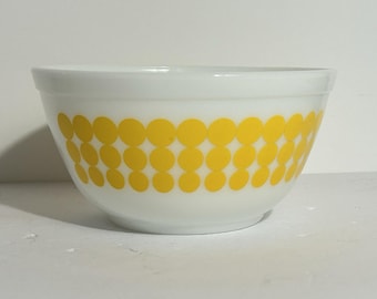 Pyrex Yellow Polka Dot # 402 Mixing/Nesting Bowl. Shiny, No Chips or Cracks.