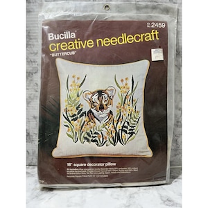 Bucilla Creative Needlecraft “Buttercup”  Crewel 16” Square Decorator Pillow