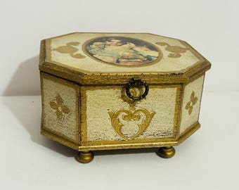 Złota, złocona florencka muzyczna szkatułka na biżuterię, edwardiańska elegancja, miękka kokietka dla dziewczynki