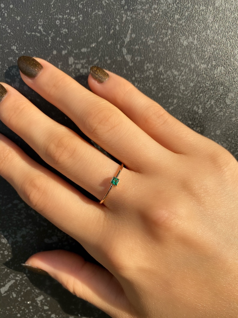 Emerald Gemstone Princess Cut initial ring Stackable Ring Dainty Ring Minimal ring,Gold Emerald Ring,14K Solid gold Initial Gold Ring