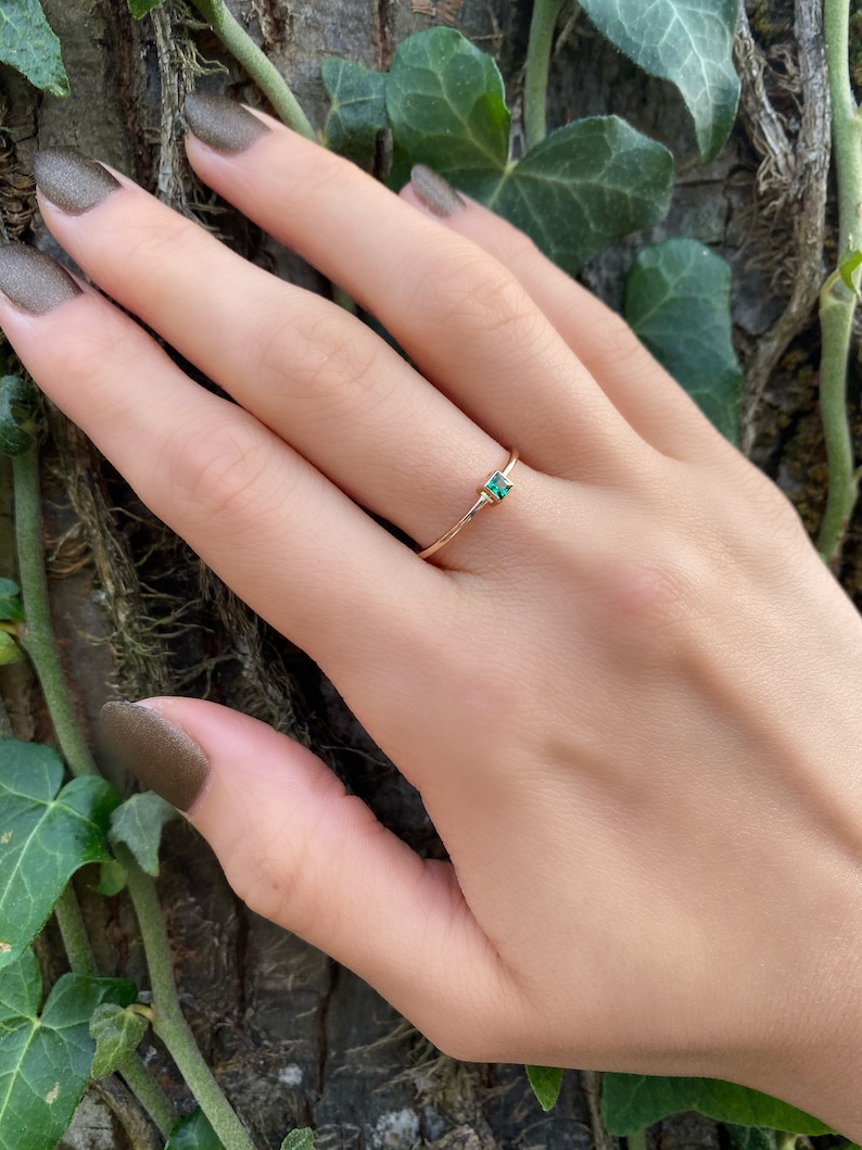 Emerald Gemstone Princess Cut initial ring Stackable Ring Dainty Ring Minimal ring,Gold Emerald Ring,14K Solid gold Initial Gold Ring