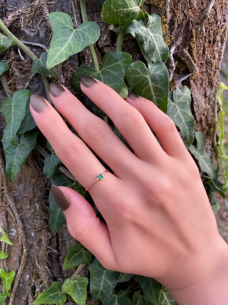 Emerald Gemstone Princess Cut initial ring Stackable Ring Dainty Ring Minimal ring,Gold Emerald Ring,14K Solid gold Initial Gold Ring