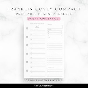 Puede incluir: Una hoja de planificación imprimible blanca con el texto "FRANKLIN COVEY COMPACT PRINTABLE PLANNER INSERTS" en la parte superior. La inserción incluye un diseño diario con espacio para programar, prioridades y listas de tareas. La fecha "07 AGOSTO" está impresa en la parte superior.