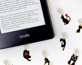 Personalized Black Cat USB-C Kindle Dust Plug With Initial | Cute Black Cat iPad Android Charm | Gift for Black Cat Owners & Cat Lovers