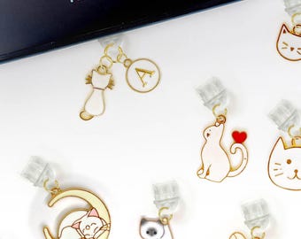 Personalized White Cat USB-C Kindle Dust Plug With Initial | Cute White Cat iPad Android Charm | Gift for White Cat Owners & Cat Lovers