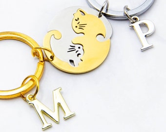 Personalized Couples Cat Keyring with Initial Monogram - Kitty Cat Letter Charm, Gifts for Cat Lovers and Pet Owners