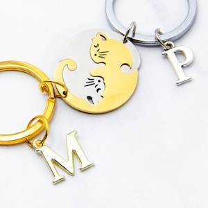 Llavero de gato personalizado para parejas con monograma inicial - Encanto de letra de gato gatito, regalos para amantes de los gatos y dueños de mascotas