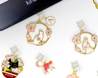 Spring Sakura Cat Kindle USB-C Dust Plug With Initial | Personalized Cherry Blossom iPad Android Charm | Cute Gift for Cat Lovers