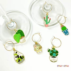 Dijes para copas de vino de la Señora de las Plantas: marcadores de bebidas esmaltados botánicos en juegos de 6, 12 o monogramas de la A a la Z para fiestas en el jardín y amantes de las plantas.