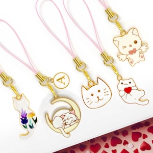 Llavero de gato blanco con letra personalizada: gatito kawaii con corazones, flores y un bonito accesorio minimalista.