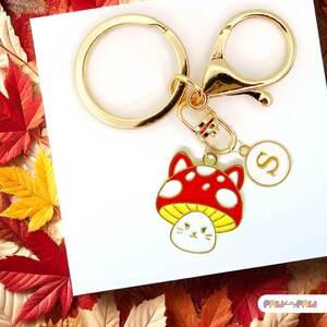 Mushroom Cat Keychain – Cute Red Toadstool Kitty Enamel Charm for Cottagecore Aesthetic and Whimsical Nature Lovers-K-A041-1
