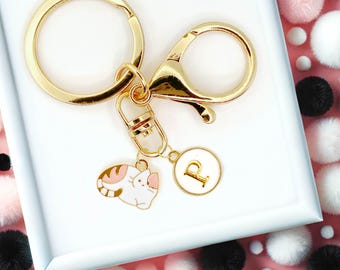 Pink Cat Keychain with Gold Initial Charm – Cute Enamel Sleeping Kitty Keyring for Cat Lovers, Kawaii Gifts and Bag Accessories
