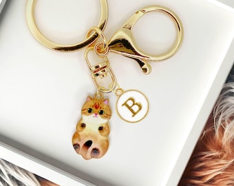 Cute Brown Tabby Cat Enamel Keychain with Personalized Monogram Letter Charm, Fun Kawaii Gold-Plated Keyring, Gift for Cat Lovers-K-A002-4
