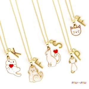 Collar de gato blanco personalizado con inicial: regalo para amantes de los gatos kawaii con dije de esmalte y cadena chapada en oro de 18 quilates para niñas y mujeres - NCA-008