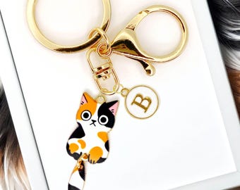 Cute Hanging Calico Cat Enamel Keychain with Personalized Monogram Letter Charm, Kawaii Gold-Plated Keyring, Gift for Cat Lovers-K-A003-1