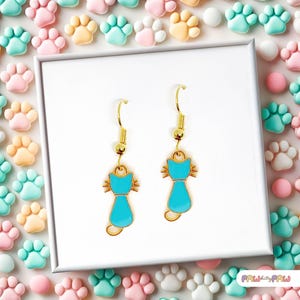 Boucles d'oreilles minimalistes chat bleu - Bijoux à crochet plaqués or 18 carats, style scandinave chic, pour les amoureux des chats - ERA-A089-4