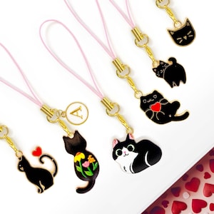 Abalorio para teléfono de gato negro con letra personalizada: un bonito llavero de gatito kawaii para amantes de los gatos negros.