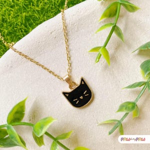 ミニマリストな猫の頭のネックレス - かわいい猫ジュエリー - スカンジナビア風猫ペンダント - 猫好きの方へのギフト - ピンクと黒の猫ネックレス - NCA-007