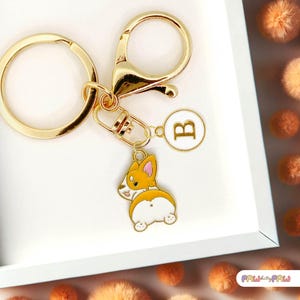 Llavero esmaltado con forma de trasero de corgi y monograma personalizado, bonito llavero de perro, regalo de corgi chapado en oro, accesorio para amantes de las mascotas - K-A012-1