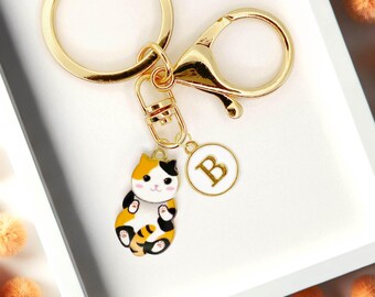 Cute Calico Cat Enamel Keychain with Personalized Monogram Letter Charm, Fun Kawaii Gold-Plated Keyring, Cute Gift for Cat Lovers-K-A002-1