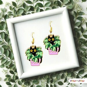 Boucles d'oreilles pendantes chat noir dans un pot de plante Monstera, crochet en plaqué or 18 carats, cadeau bijoux kawaii pour les amoureux des chats et les femmes qui aiment les plantes-ERA-A022-12