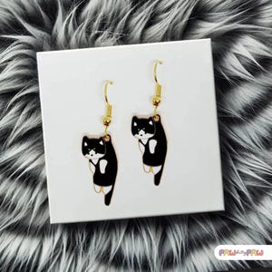 Pendientes colgantes de gato blanco y negro con gancho chapado en oro de 18 quilates, joyería kawaii de gato esmoquin para amantes de las mascotas, regalo adorable - ERA-A001-2