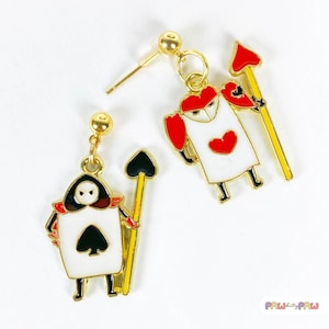 Pendientes de Alicia en el País de las Maravillas - Diseño de Soldado de Cartas, Estilo Kawaii, con tachuelas, ganchos y cierres de clip, Joyas llamativas y divertidas - ERA-A102-MIX