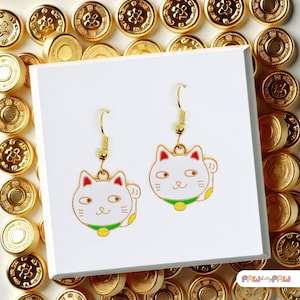 Maneki Neko Katzen Ohrringe - Kawaii Glücksbringer Schmuck für Katzenliebhaber und Geschäftsinhaber - ERA-A100-1