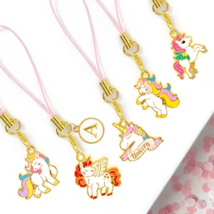 Abalorio mágico de unicornio para teléfono con letra personalizada: un bonito llavero de fantasía pastel para amantes de los unicornios y soñadoras. Una idea de regalo suave para niñas.