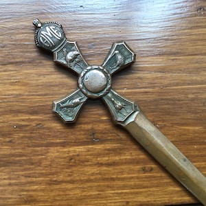 Adorno de escritorio en miniatura con espada medieval de metal vintage, abrecartas, HME, temática de la Commonwealth, Canadá, Australia, Nueva Zelanda, India.