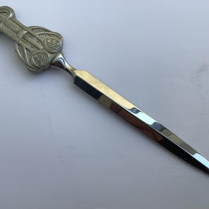 Delicioso y elegante marcador de página con motivo de artes y manualidades de metal blanco vintage, pasapáginas, abrecartas, adorno de escritorio, accesorio