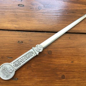 Delicioso y elegante marcador de página de peltre fundido Tumasek vintage, elegante y volteador de páginas, abrecartas, adorno de escritorio, accesorio malasio