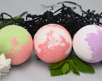 Holiday Bath Bombs, Essential Oil, Sweet Almond Oil, Epsom Salts