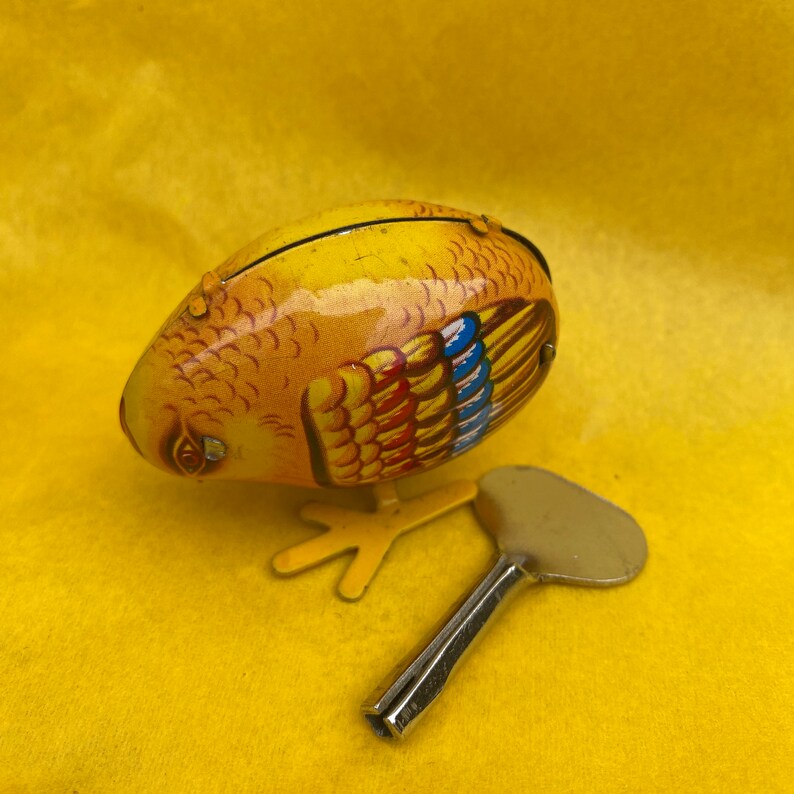 Rare Vintage Pecking Chicken Wind up Tin Penny Toy // Collectors Retro