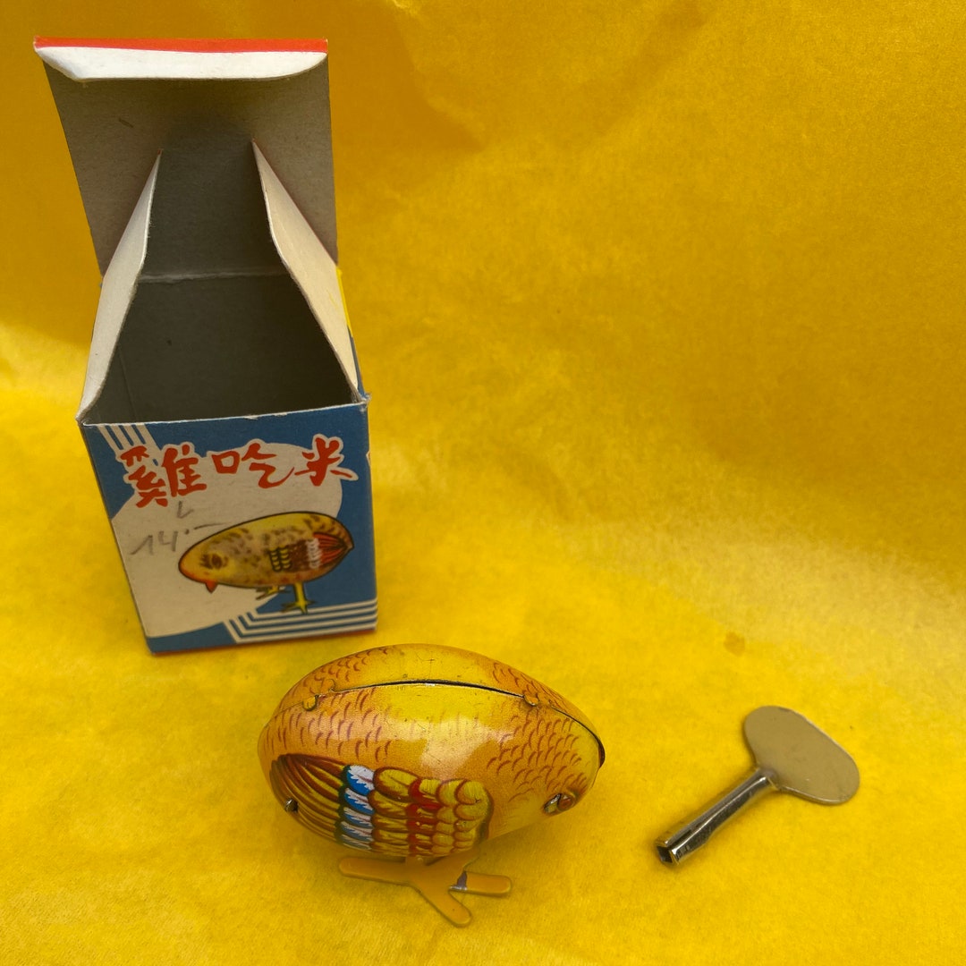 Rare Vintage Pecking Chicken Wind up Tin Penny Toy // Collectors Retro