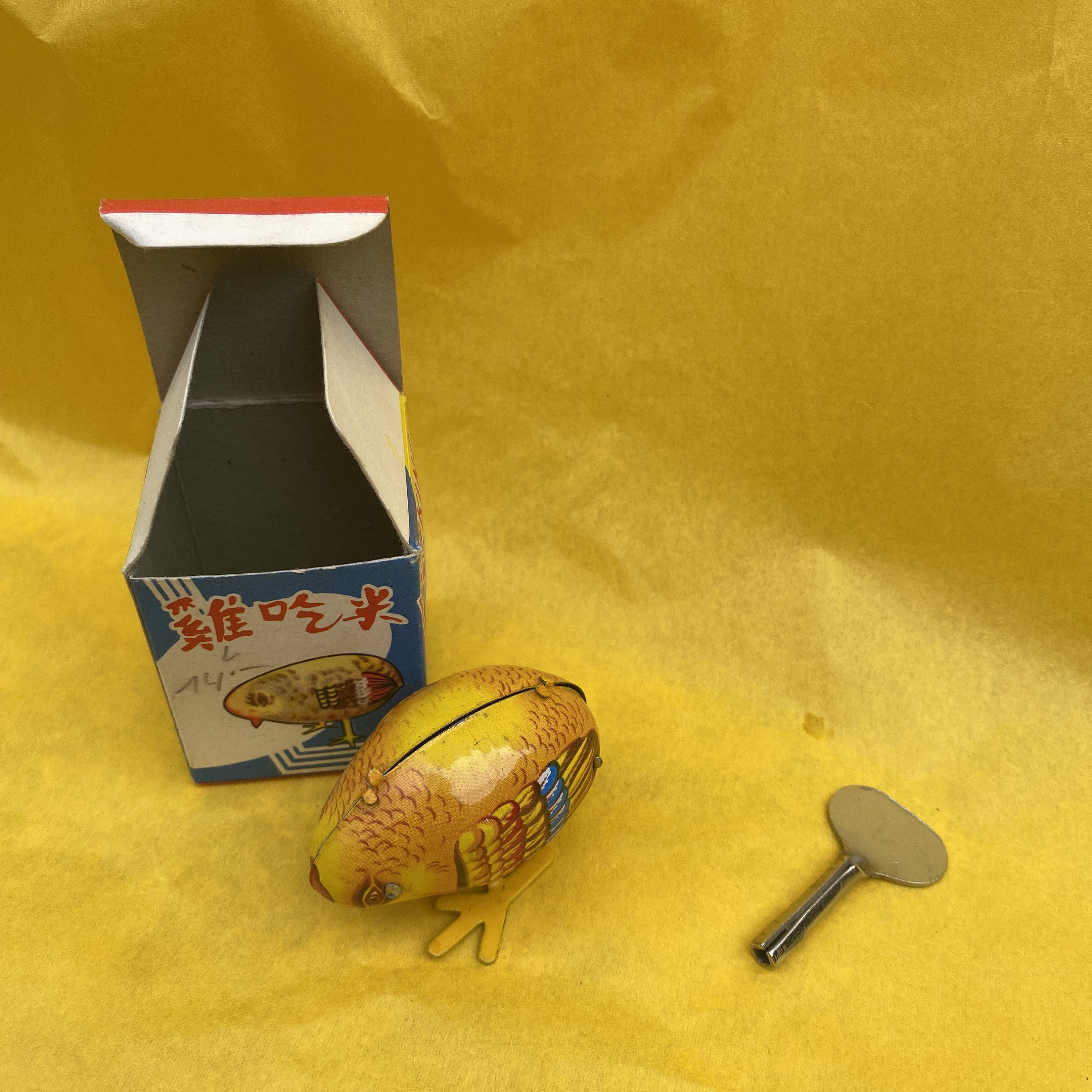 Rare Vintage Pecking Chicken Wind up Tin Penny Toy // Collectors Retro